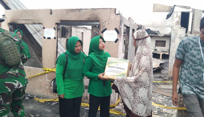 Persit KCK Cabang XXXVII Dim Polman Salurkan Bantuan untuk Korban Kebakaran di Balanipa