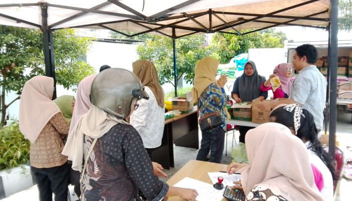 Bantu Warga Polman, Kejari Polman Gelar Bazar Bahan Pokok Murah Ramadan