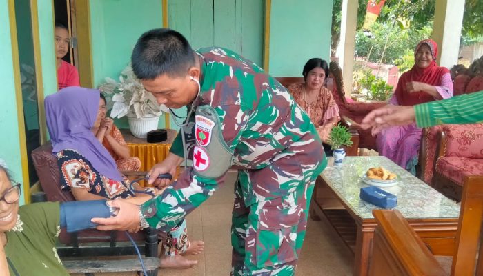 Tim Kesehatan TMMD Kodim 1402/Polman Layani Prajurit dan Warga di Lokasi TMMD