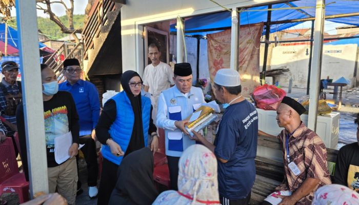 PAN Sulbar Salurkan Donasi Rp.54 Juta dan Perlengkapan Ibadah untuk Korban Kebakaran di Desa Galung Tuluk