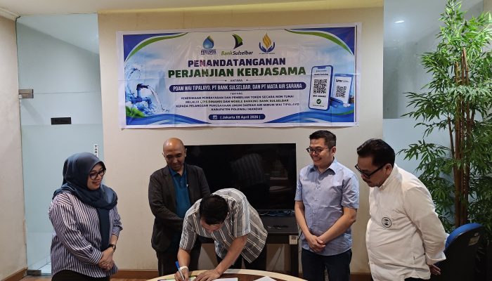 Penandatanganan PKS Bank Sulselbar dan Perumda Wai Tipalayo, Dorong Digitalisasi Layanan PDAM Polman