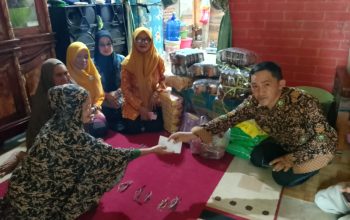 Guru Agama Islam Polman Donasi untuk Warga Kurang Mampu di Bulubawang