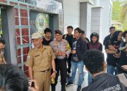 Sekwan Sesalkan Aksi Coret Dinding Gedung DPRD Polman