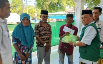 Baznas Polman Distribusikan Bantuan Bahan Pokok Kepada 50 Lansia