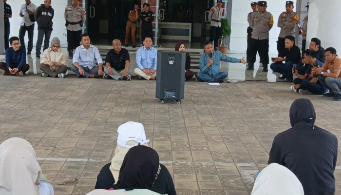 Korban Dugaan Kredit Fiktif Geruduk Kantor DPRD Polman, Ini Tuntutannya