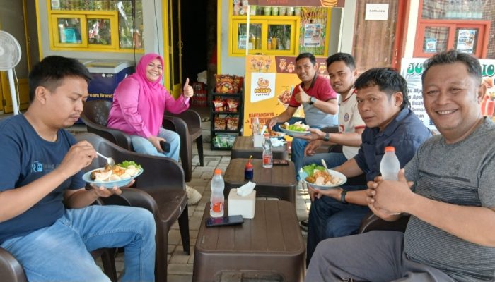 Nikmatnya Nasi Goreng Kampung di Kedai Manara Alun-Alun Pekkabata