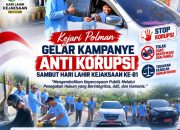 Sambut Harlah ke-81, Kejari Polman Sebar Stiker Anti-Korupsi di Depan Kantor Bupati Polman