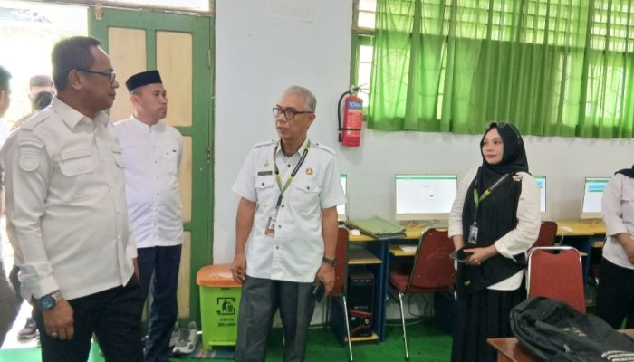 Sekda Polman Tinjau Pelaksanaan CAT Bakal Calon Kepala Desa