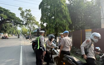Pastikan Personel Tertib Berlalu Lintas, Propam dan Sat Lantas Polres Polman Gelar Pemeriksaan