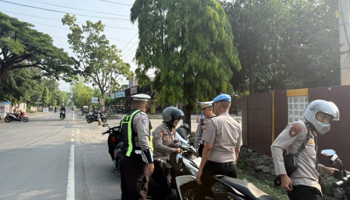 Pastikan Personel Tertib Berlalu Lintas, Propam dan Sat Lantas Polres Polman Gelar Pemeriksaan